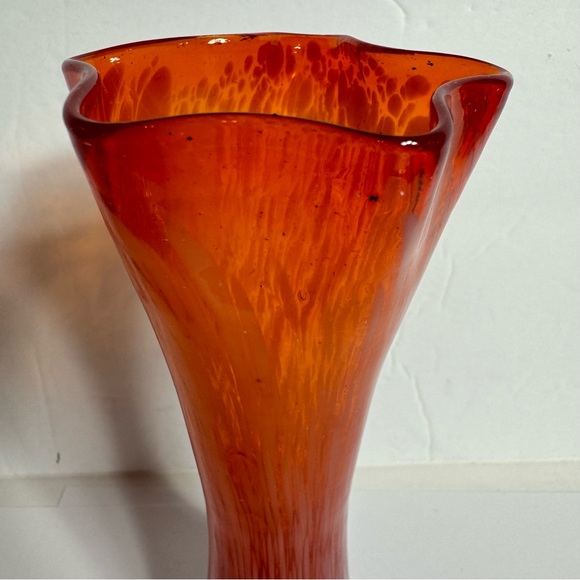 Vintage red and white swirl small vase. Approx. 6.5”H x 2”L. Wavy top design. - Picture 3 of 12